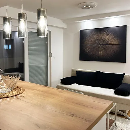 Nora Lights - Modern In Center Apartament *