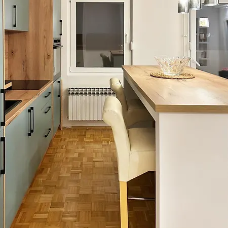 Modern Central Apartment Nora City Lights - Near Old Town דירה