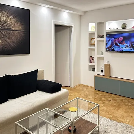 Modern Central Apartment Nora City Lights - Near Old Town דירה סראייבו