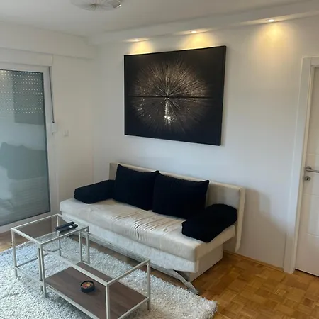Modern Central Apartment Nora City Lights - Near Old Town דירה