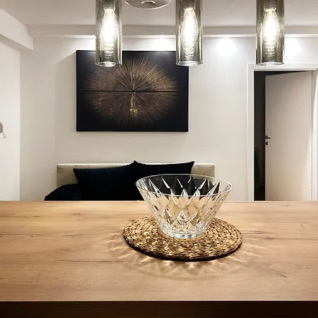 Modern Central Apartment Nora City Lights - Near Old Town דירה סראייבו