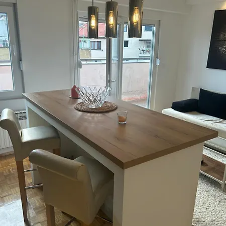 Modern Central Apartment Nora City Lights - Near Old Town דירה סראייבו