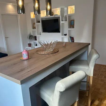 Modern Central Apartment Nora City Lights - Near Old Town דירה