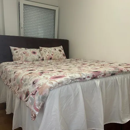 Nora Lights - 1br Near Old Town Apartman *